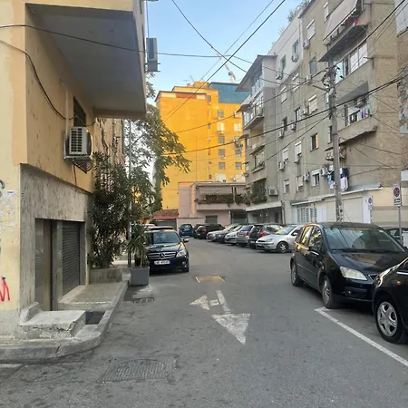 Piazza * Tirana